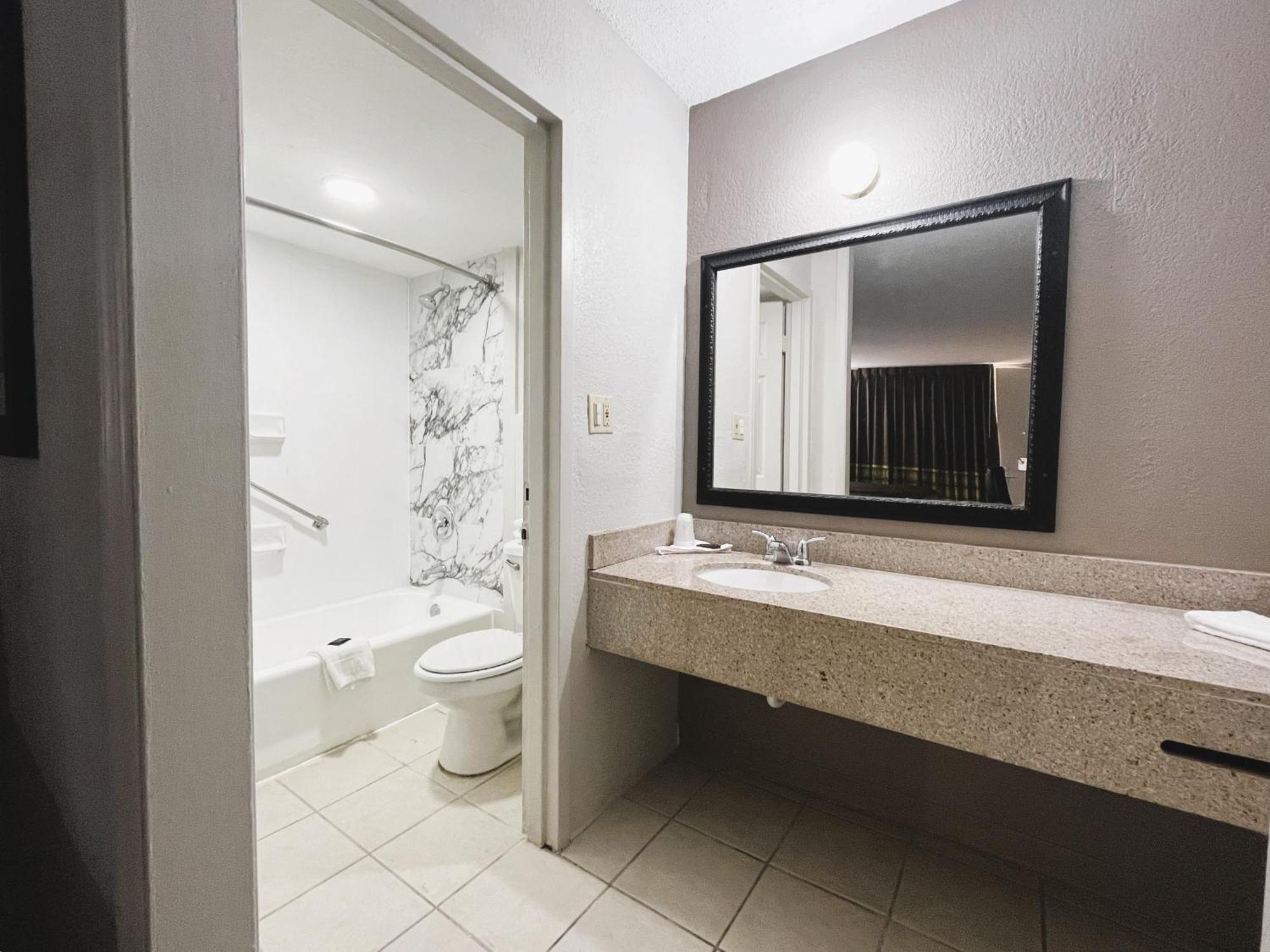 Budgetel Inn Phenix City Buitenkant foto